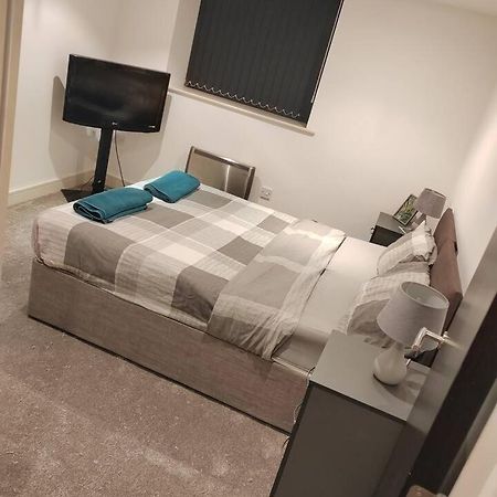 Lovely 1 Bedroom Apartment With Free Parking & Gym Kirkburton Kültér fotó