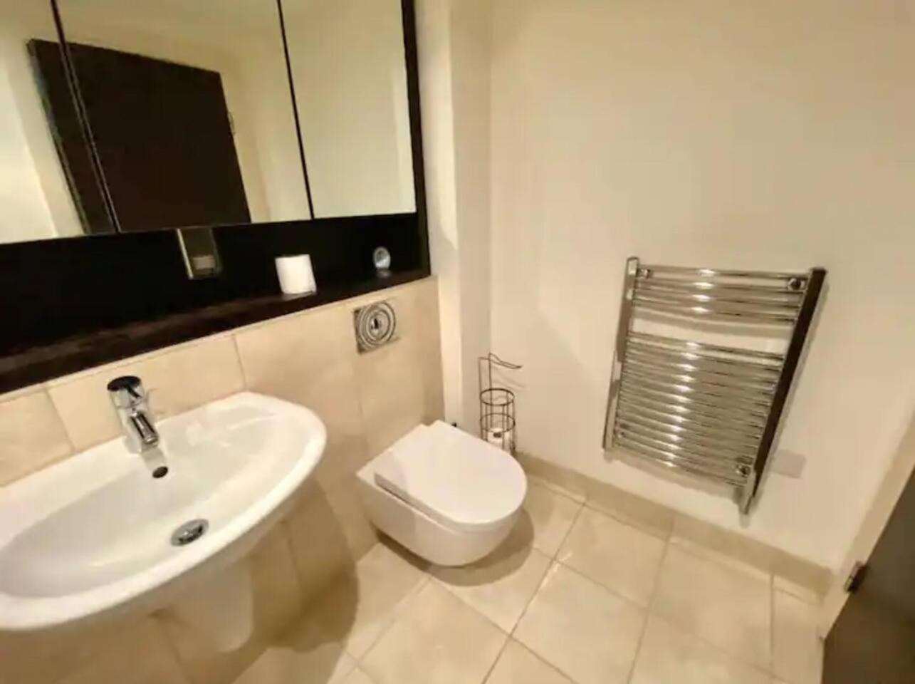 Lovely 1 Bedroom Apartment With Free Parking & Gym Kirkburton Kültér fotó